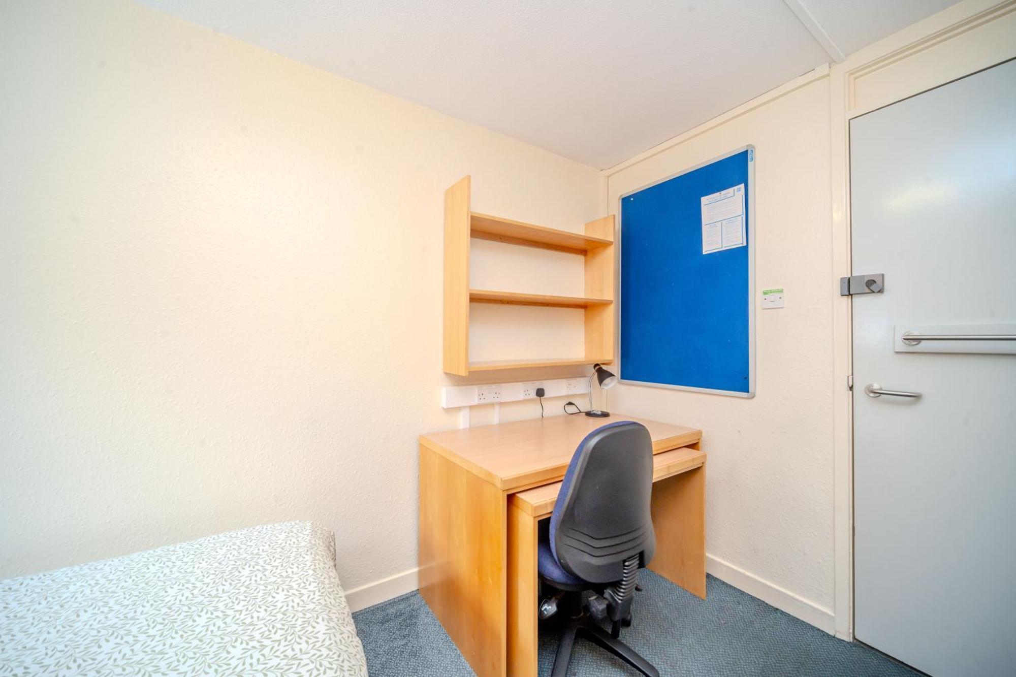 Joivy Budget 4,5 And 6 Bed Private Flats, In Historic Old Town (Adults Only) Edimburgo Exterior foto